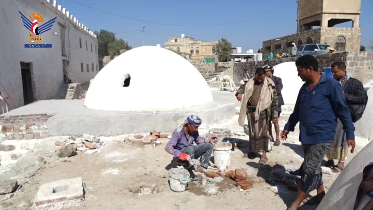 La Oficina de la Autoridad de Dotaciones de Taiz: Esfuerzos excepcionales para restaurar la histórica mezquita Al-Jund