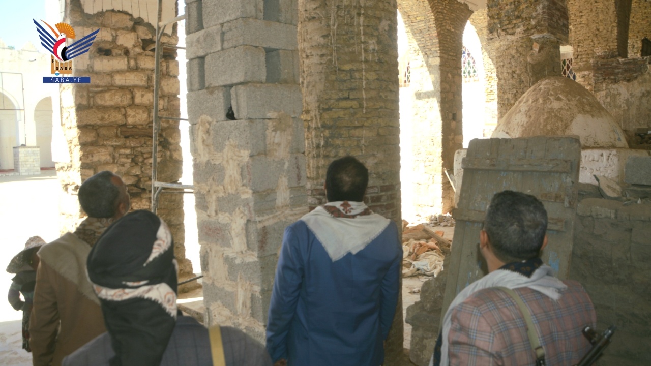 La Oficina de la Autoridad de Dotaciones de Taiz: Esfuerzos excepcionales para restaurar la histórica mezquita Al-Jund