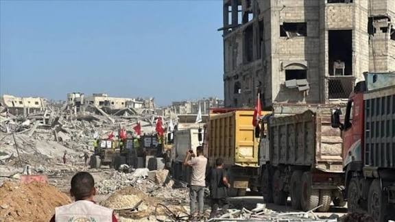 La decisión del enemigo israelí de prohibir las organizaciones humanitarias: entre el control de la seguridad y la asfixia del pueblo palestino