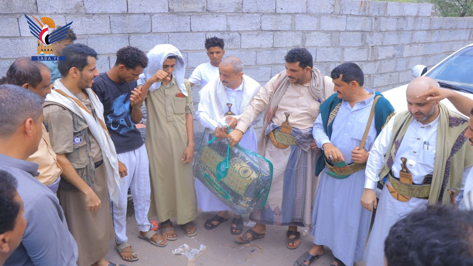 Al-Hudaydah: Se entregan obsequios a las familias de los mártires civiles del Distrito Oriental con motivo del Día Nacional de la Resiliencia