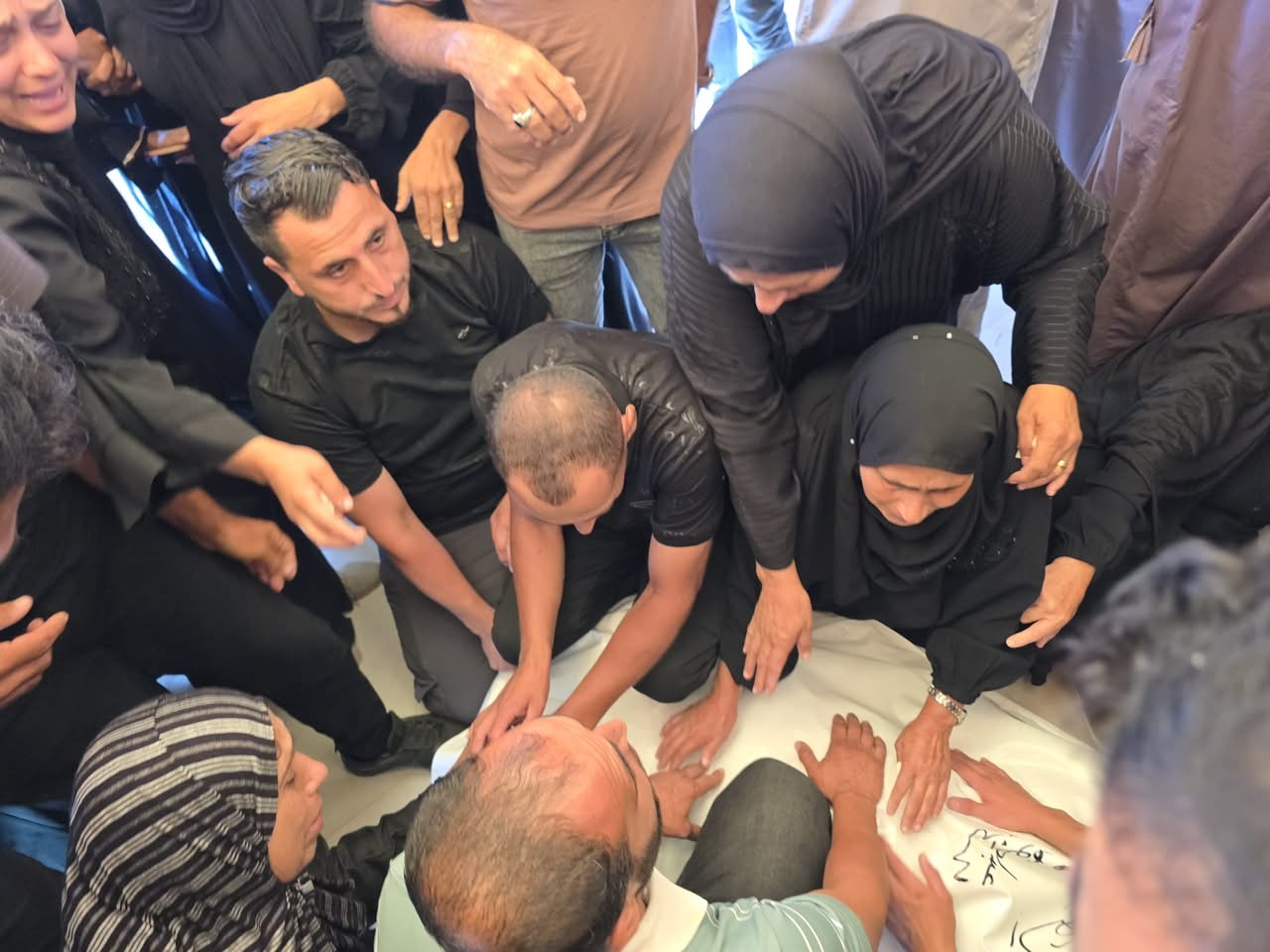 Un joven de Gaza, el último miembro superviviente de su familia, fue martirizado, dejando huérfanos a dos hijos
