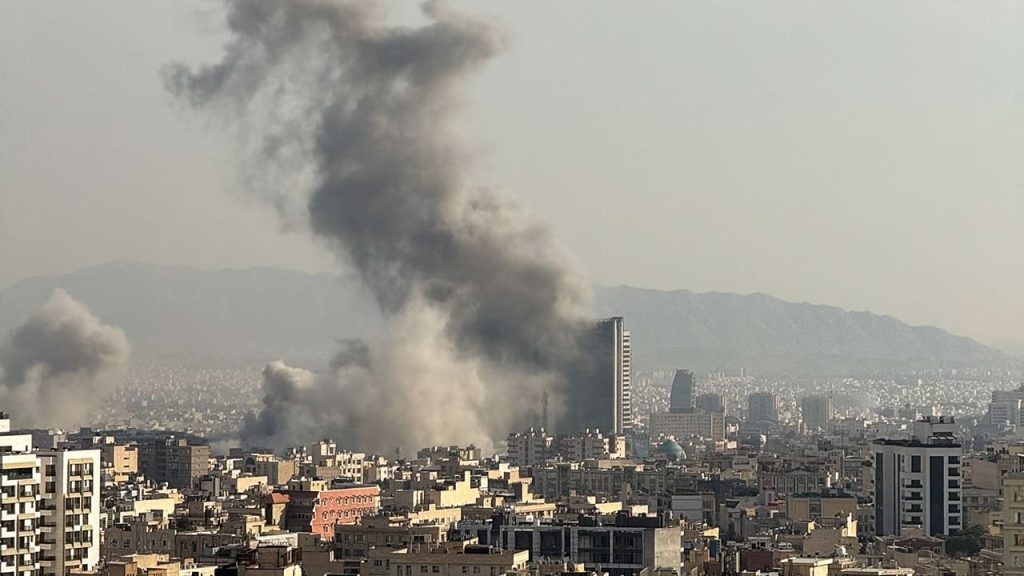 El analista palestino Ihab Zaki declaró a Saba: "El tiempo corre a favor de Irán, y su rápido ataque a bases estadounidenses confirma la precisión de su inteligencia