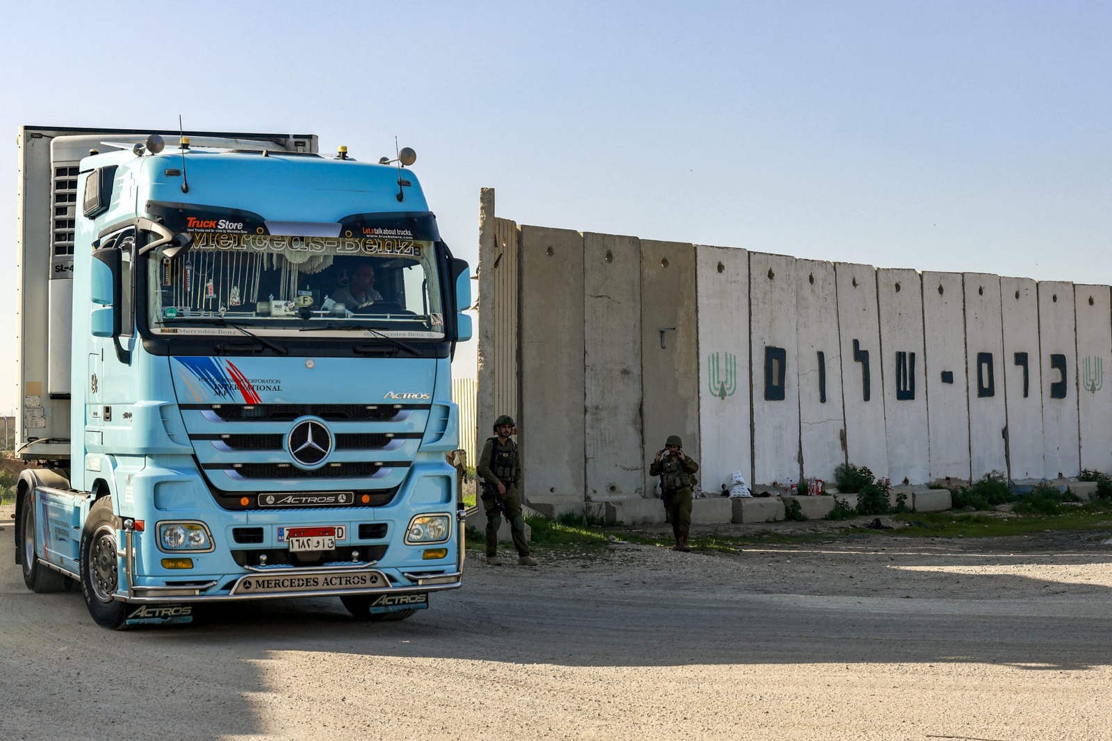 Experto palestino A  Saba: La decisión israelí respecto a las organizaciones de ayuda tiene como objetivo ejercer control de seguridad sobre la ayuda en Gaza.