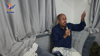 Taiz... En la noche de Ramadán se discute la situación en la gobernación y se buscan maneras de concienciar a la comunidad