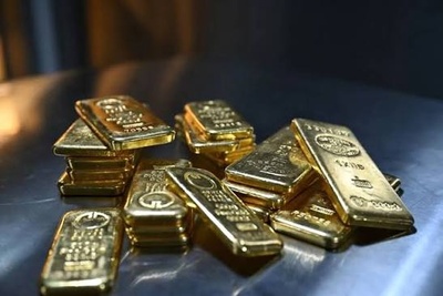 الذهب يخسر 2% وسط مخاوف تضخم مرتبطة بالشرق الأوسط