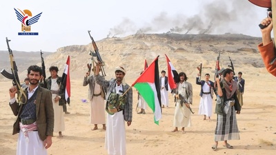 Una maniobra de los graduados de los cursos "Inundación de Al-Aqsa" en la zona de Ahmaa Walad Masoud de Saada.