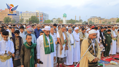El ambiente de Eid la fiesta  en Hodeidah está impregnado de espiritualidad, y las visitas sobre el terreno elevan la moral de las tropas allí estacionadas.