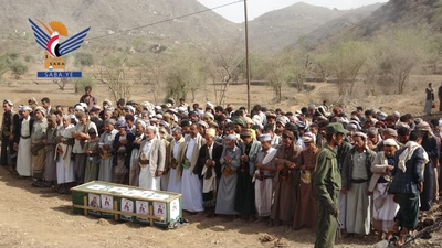 Sanaá – Procesión fúnebre del mártir As'ad Yahya al-Madouli en el distrito de Sa'fan