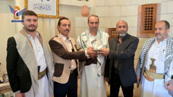 وزير الثقافة والسياحة يكرّم مسؤول قطاع الفنون التشكيلية ومدير جاليري صنعاء
