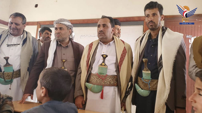El Gobernador de Amran inspecciona los cursos de verano en el distrito de Ayal Surayh