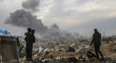 إصابة 7 فلسطينيين جرّاء غارة للعدو الصهيوني وسط قطاع غزة