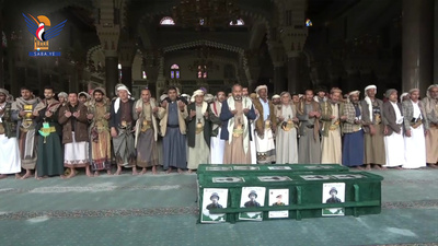 Sanaá: Procesión fúnebre por los mártires Aqil al-Qansi y Faraj al-Rimi, hijos del distrito de Badabda