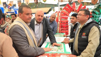 El Ministro de Economía en funciones visita la Exposición de Consumo del Mes Sagrado en la Secretaría