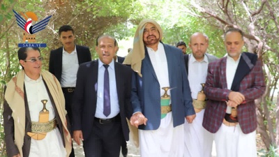 عباد والبخيتي يطلعان على الأنشطة الزراعية بجامعة صنعاء