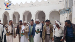 Al-Houthi und Al-Masawi besuchen die Al-Jand-Moschee und den Friedhof Raudat Al-Shuhada' in Taiz