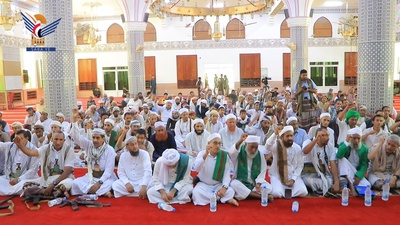 Un Encuentro de eruditos y predicadores en Hodeidah para rechazar los insultos al Sagrado Corán y reafirmar la movilización