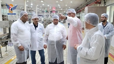 El Director de la Autoridad de Normalización visita varias fábricas en la gobernación de Hodeidah