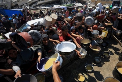 Experto palestino A  Saba: La decisión israelí respecto a las organizaciones de ayuda tiene como objetivo ejercer control de seguridad sobre la ayuda en Gaza.