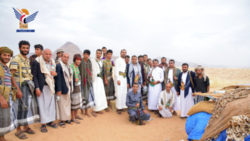 Der Generalsekretär des Präsidialamtes der Republik überprüft die Bedingungen der an der Juba-Front in Marib stationierten Personen