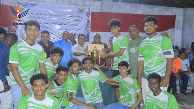 El Club Juvenil Al-Jeel concluye sus actividades deportivas y culturales de Ramadán en Al-Hudaydah