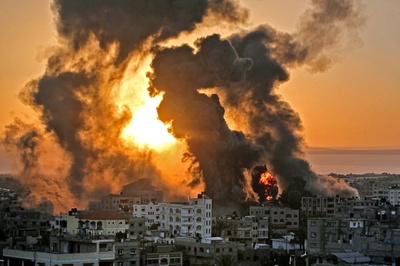 Fuertes bombardeos israelíes han atacado varios barrios de la ciudad de Gaza desde la madrugada de hoy