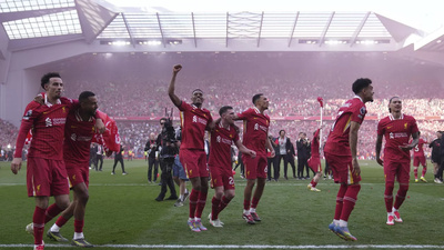 ليفربول يقيل المدير الفني آرني سلوت