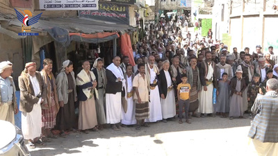 مسيرات جماهيرية غاضبة بمحافظة صنعاء تنديدًا بإساءة المجرم ترامب لمكة المكرمة