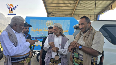 العلامة مفتاح يلتقي محافظ الحديدة عطيفي ويتفقد أعمال صيانة طريق صنعاء - الحديدة