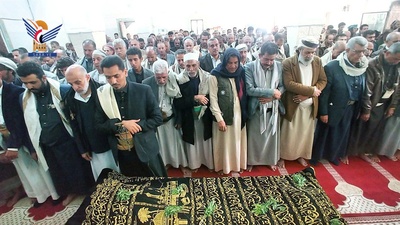 Una solemne procesión fúnebre por el difunto general de brigada Mohsen Barakat, un héroe nacional.