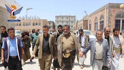 El gobernador de Al-Bayda inspecciona los servicios del Hospital General Al-Thawra