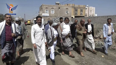 El gobernador de Al-Bayda inspecciona el proyecto de pavimentación de la calle Al-Shaheed Al-Azzani en el distrito de Al-Arsh