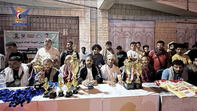 El gobernador de Hodeidah homenajea a los ganadores de los torneos de fútbol en honor a los mártires Al-Ghamari y Al-Muayyad