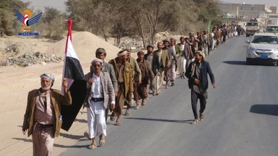 Marcha de Graduados de los Cursos de Movilización "Inundación de Al-Aqsa" en el Distrito de Dhi Marmar, Dirección de Bani Hashish