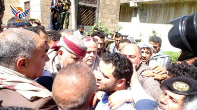 Ibb – Familia Al-Hujaili Indulta al Ejecutor Samoum en la Plaza de Ejecución