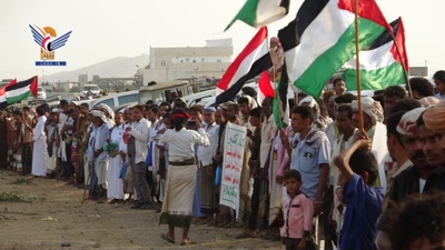 Una Vigilia armada en el distrito de Al-Zuhra de Al-Hudaydah para anunciar una movilización general y preparación.