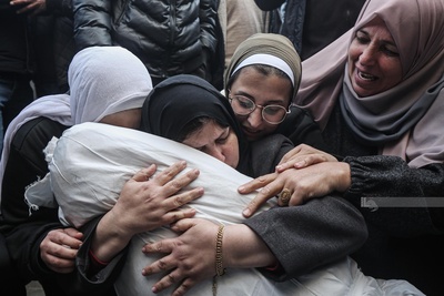 استشهاد فلسطينية وسط غزة في ظل استمرار خروقات العدو الصهيوني للهدنة