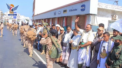 La gobernación de Al Hudaydah recibe una marcha de unidades de la Quinta Región Militar