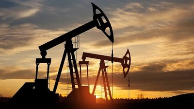 النفط عند أدنى مستوى منذ أكثر من 3 أشهر بعد اتفاق أمريكا وإيران