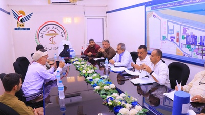 Un Debate sobre el mecanismo para el suministro de productos de algodón local a la Autoridad del Hospital Al-Thawra en Hodeidah