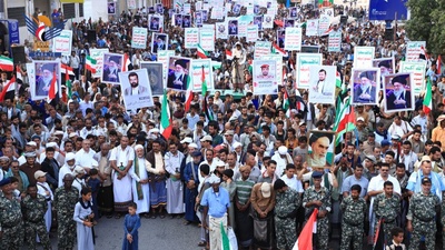Una inundacion​ humana en 317 Plazas de Hodeidah en Solidaridad con Irán y una Advertencia a Estados Unidos e Israel