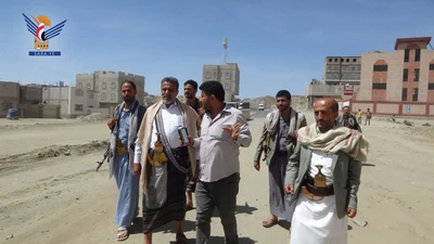 El gobernador de Al-Bayda inspecciona las obras del proyecto de la circunvalación occidental en la ciudad de Al-Bayda.