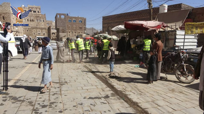 مبادرة رسمية ومجتمعية لإنارة وتأهيل طريق قرية القابل في مديرية بني الحارث بالأمانة