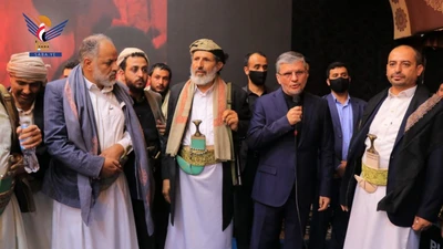 مسؤولون وقيادات يقدّمون واجب العزاء في استشهاد قائد الثورة الإسلامية بالسفارة الإيرانية في صنعاء