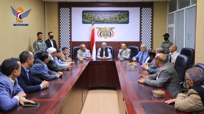 El Primer Ministro Muftah inspecciona la disciplina del personal en los Ministerios de servicio civil  y Justicia, la Corporación de Agua de Sanaá y la Oficina del Primer Ministro
