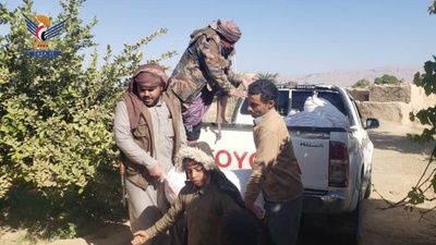 Al-Jawf: Comprobó las condiciones de varias familias de mártires en Al-Zahir y Al-Matma.