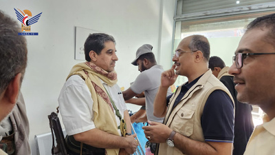 El Subsecretario Al-Bashari inspecciona los servicios de salud en el campamento médico gratuito de Al-Zuhra, Hodeidah
