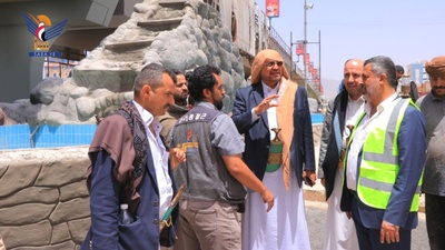 El alcalde de Sanaá inspecciona proyectos de rehabilitación de calles en el monumento a Ma'in y al Mártir Tomer