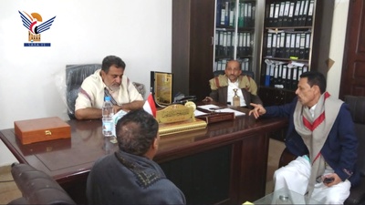 Al-Bayda: En una reunión se discute la preparación de un estudio analítico para el desarrollo de los recursos de las unidades administrativas.
