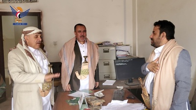 Inspección de la asistencia de empleados en varias oficinas de Al Mahwit tras la festividad de Eid al-Fitr