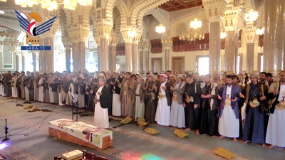 Procesión fúnebre del mártir Sheikh Ali Saleh Al-Qarmoushi en Marib.